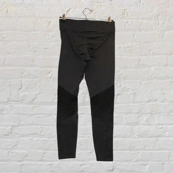 Under Armour Dark Gray Leggings - Picture 4 of 4